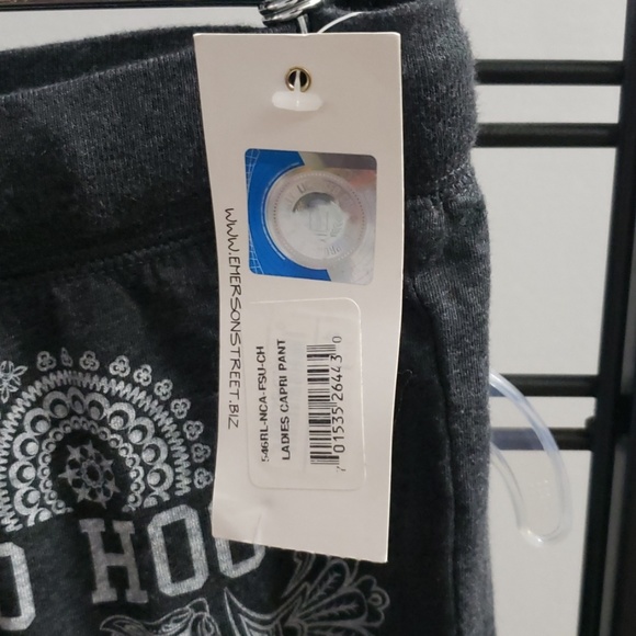 Arkansas Hogs Capri Pants - Picture 3 of 3